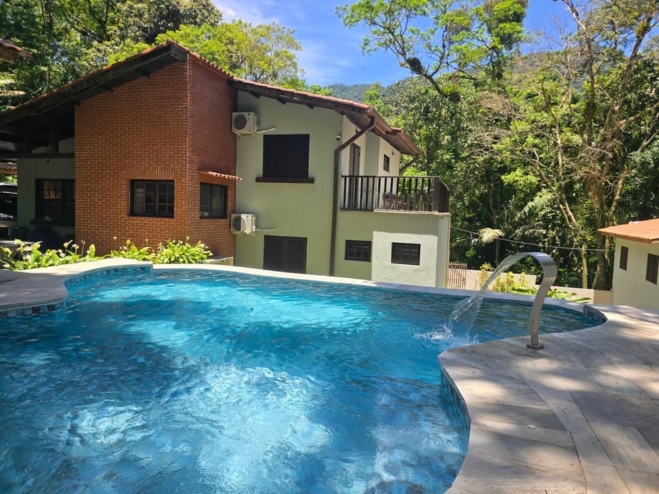 Property building, Day, Swimming pool