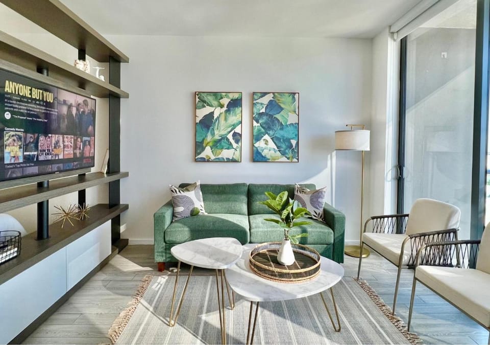 Ocean View Suite with Rooftop Pool & Gym - Next to Bayside, Kaseya Center and Cruise Port Apartment in Miami