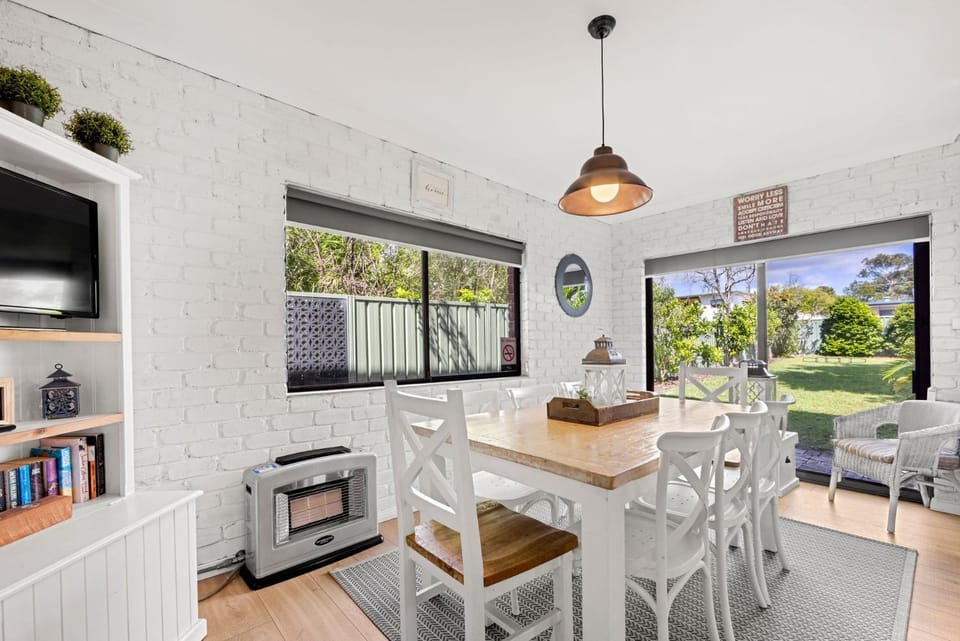 Holiday Retreat Jervis Bay - 5 Min Walk to Bay House in Callala Bay