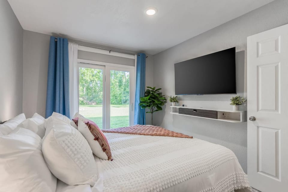 Escape to Bliss Relax in Cozy Style Spacious Suite with Two King Beds Apartment in Kansas City