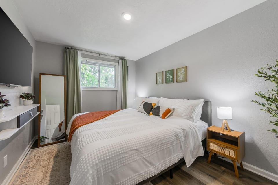 Escape to Bliss Relax in Cozy Style Spacious Suite with Two King Beds Apartment in Kansas City