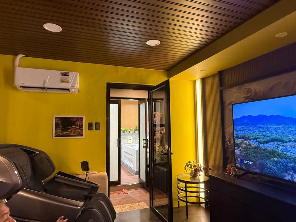 Communal lounge/ TV room, Spa and wellness centre/facilities