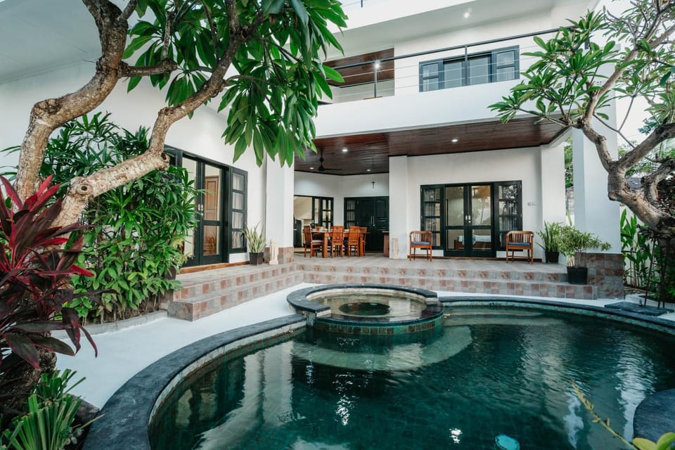 Property building, Garden view, Pool view, Swimming pool