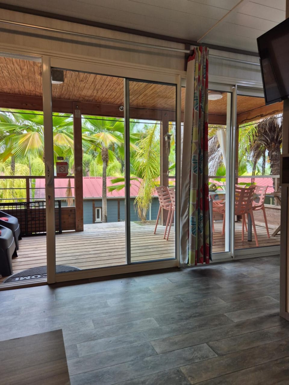 Day, TV and multimedia, View (from property/room), Balcony/Terrace, Living room, Garden view