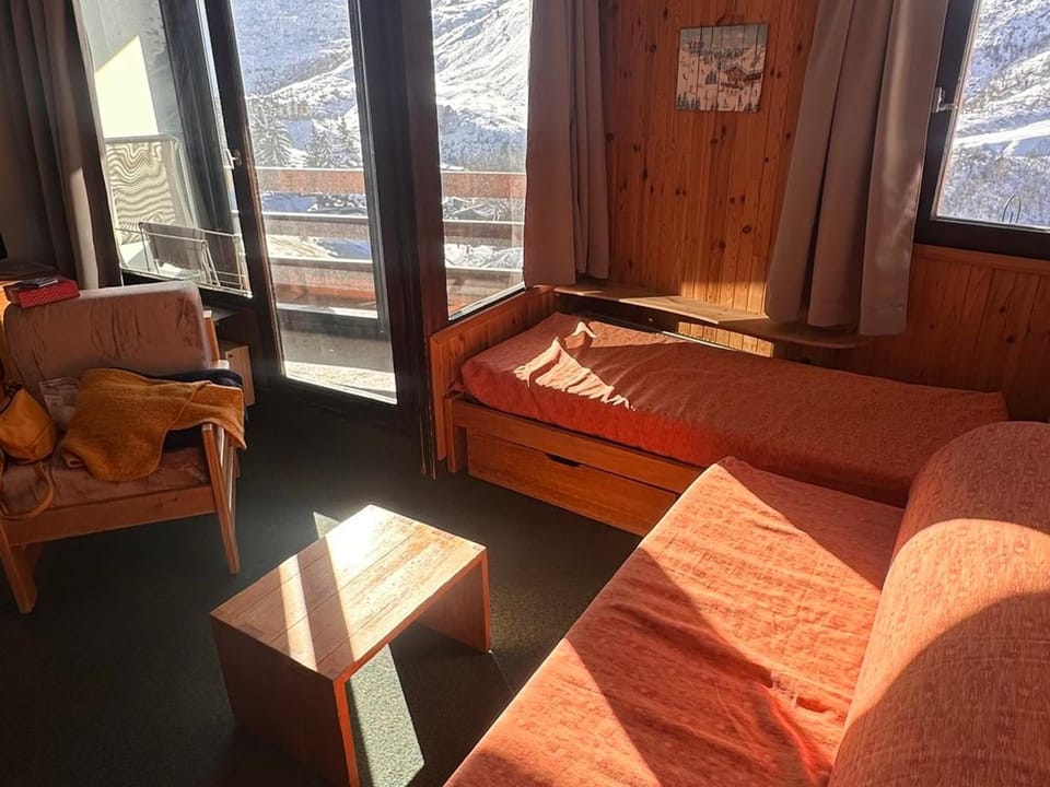 Les Menuires: Bel appt 4 pers, balcon, Wifi, animaux admis - FR-1-574-70 Apartment in Les Allues