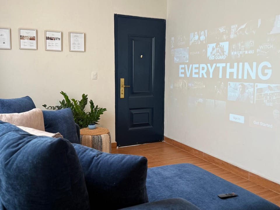 Communal lounge/ TV room, TV and multimedia, Living room, Seating area