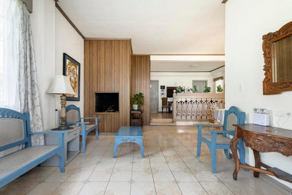 Pet Friendly 2 Bedroom Home near Pink Sisters and Brent School House in Baguio