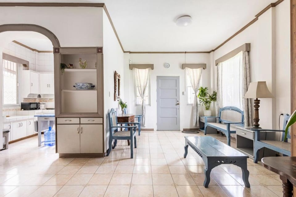 Pet Friendly 2 Bedroom Home near Pink Sisters and Brent School House in Baguio