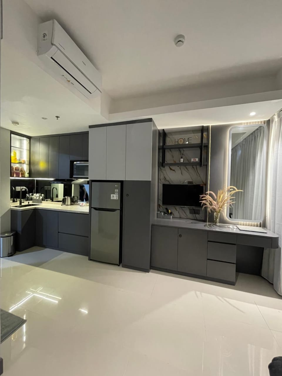 Deluxe Room Sea View Pool Golf Nuvasa Bay Kalani Tower Apartment in Riau Islands, Indonesia
