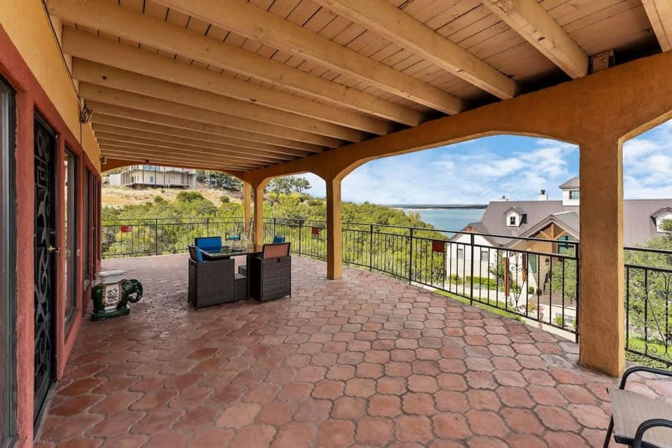 Hacienda Vista Lago at Canyon Lake House in Canyon Lake