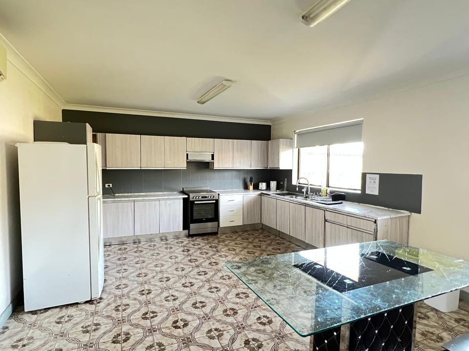 Queen Room in Spacious Double Story House - L7 Vacation rental in Casula
