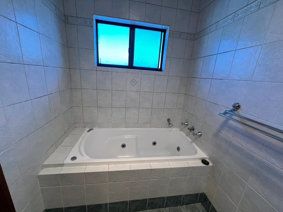 Queen Room in Spacious Double Story House - L7 Vacation rental in Casula