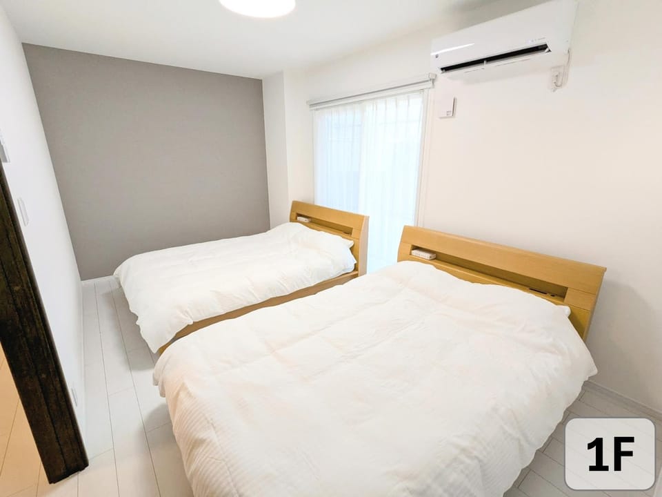 Bed, Photo of the whole room, Bedroom, air conditioner
