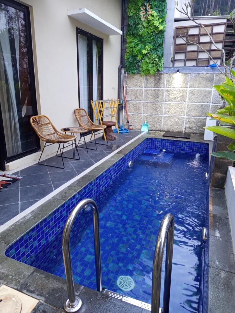 Swimming pool, Swimming pool