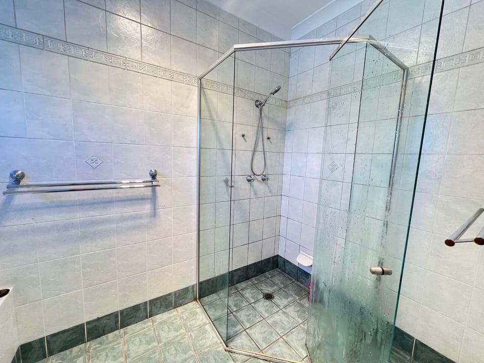 Cozy Single Room in Spacious House - L8 Vacation rental in Casula