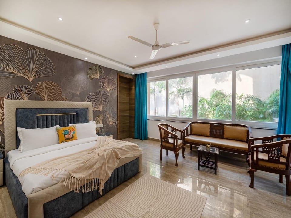 Photo of the whole room, Bedroom
