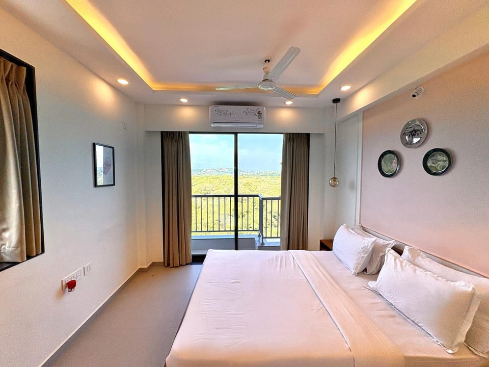 Bed, Photo of the whole room, Bedroom, air conditioner