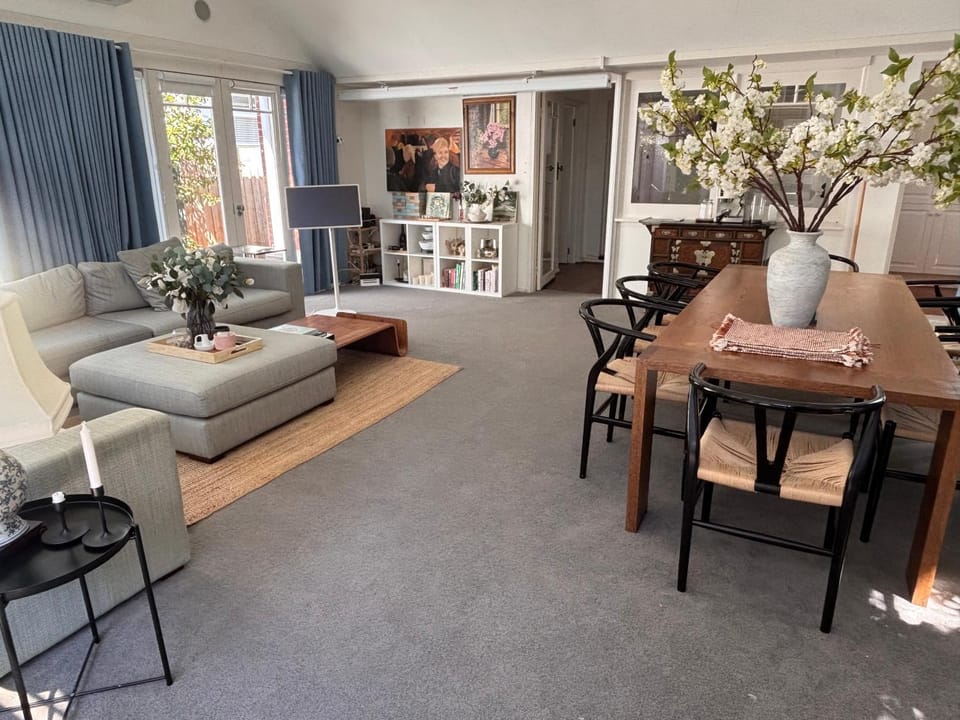 TV and multimedia, Living room, Seating area, Dining area