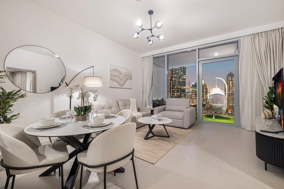 Living room, Seating area, Dining area