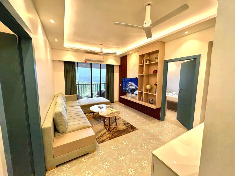 TV and multimedia, Living room, Seating area, Evening entertainment, air conditioner