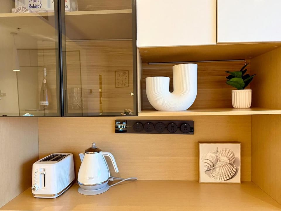 Kitchen or kitchenette, minibar, toaster