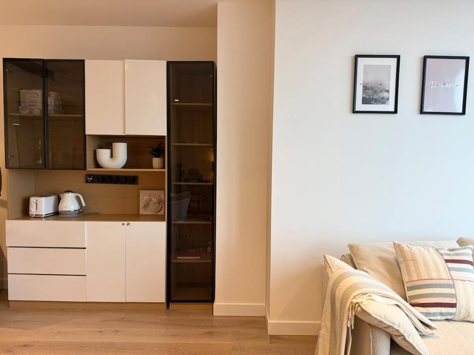 Kitchen or kitchenette, Living room
