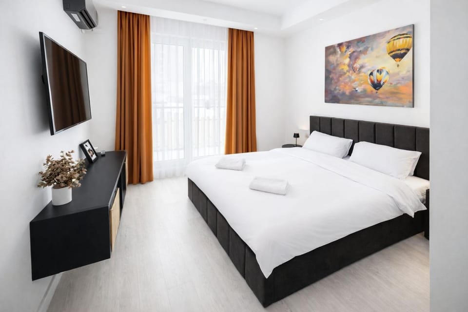 TV and multimedia, Decorative detail, Bedroom, storage, wardrobe, air conditioner