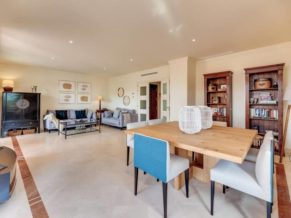 Living room, Dining area