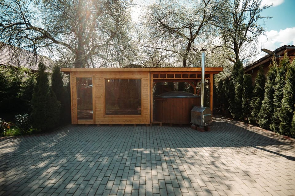 Hot Tub, Sauna