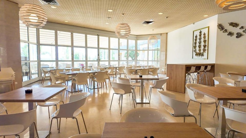 Restaurant/places to eat, Banquet/Function facilities