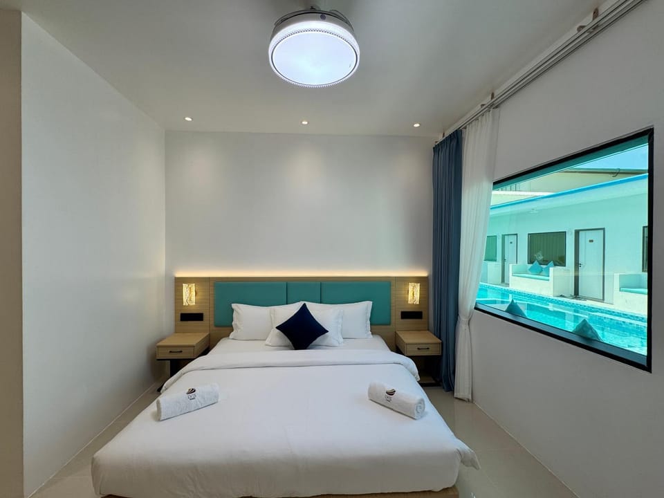 Bed, Bedroom, Pool view, Swimming pool, towels