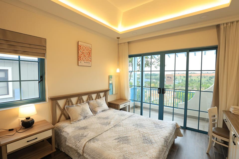 Bed, View (from property/room), Balcony/Terrace, Bedroom