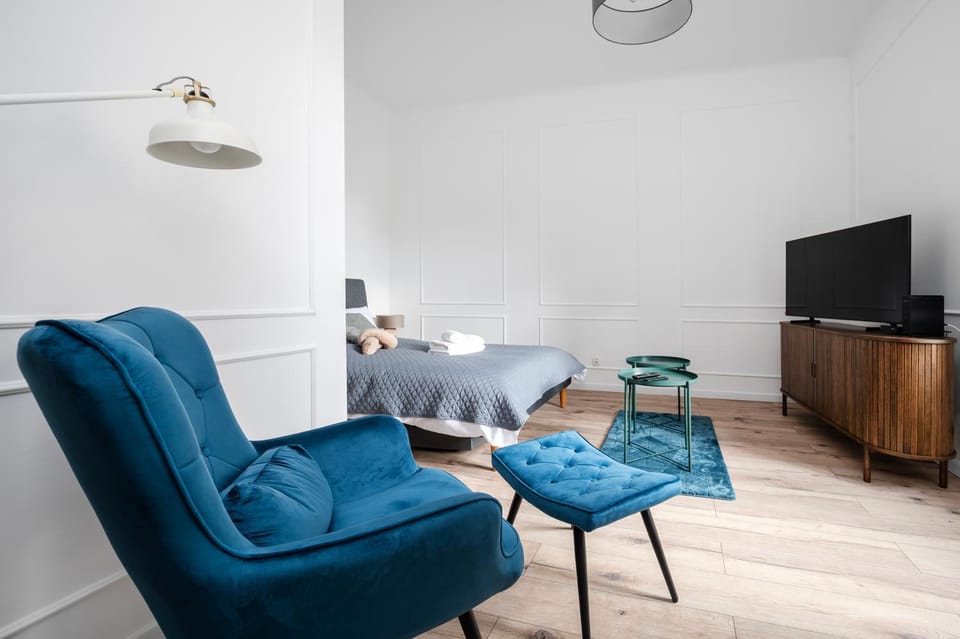 Communal lounge/ TV room, Living room, Seating area, Evening entertainment