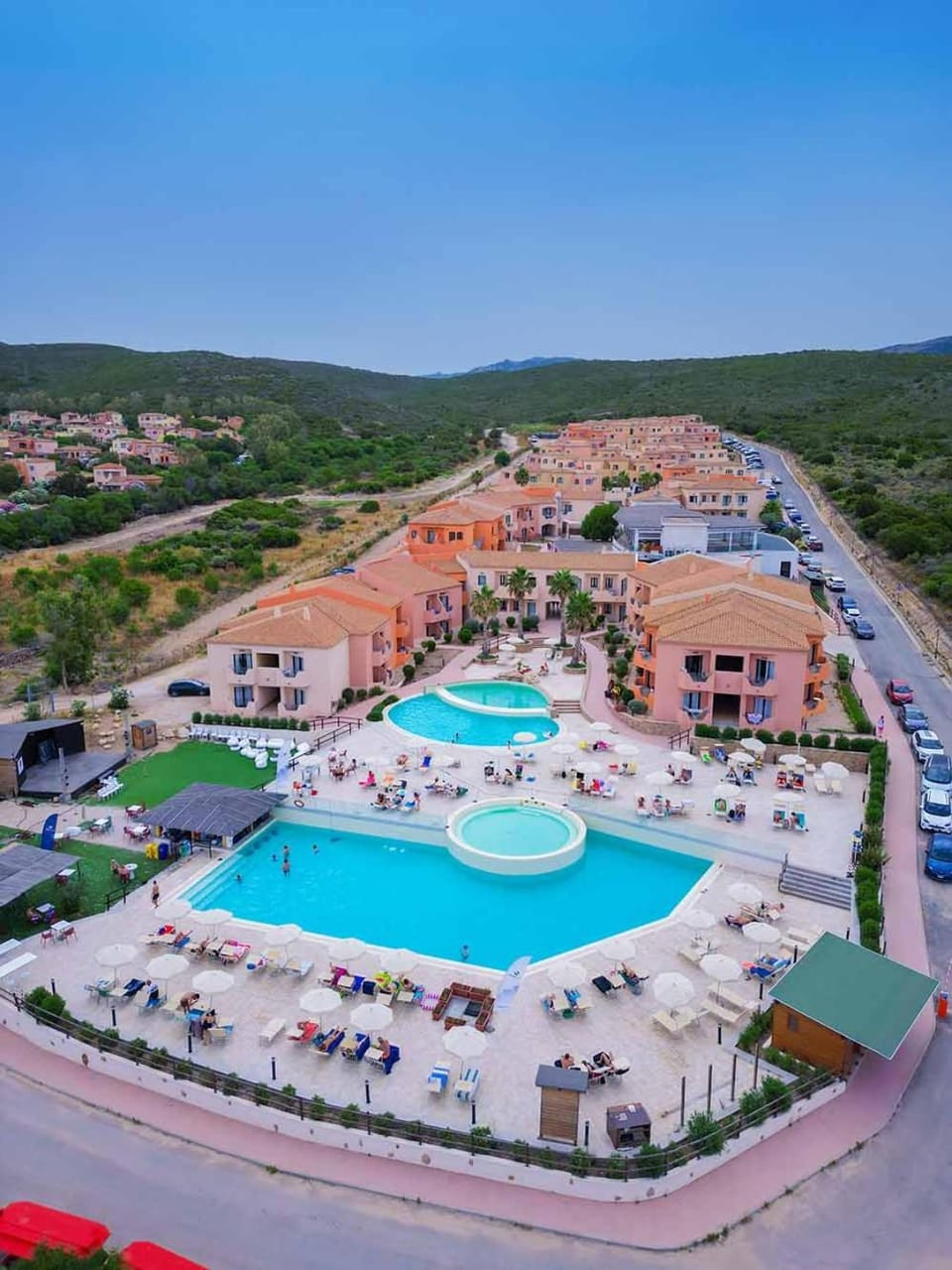 Property building, Day, Bird's eye view, Pool view, Swimming pool, Parking, sunbed