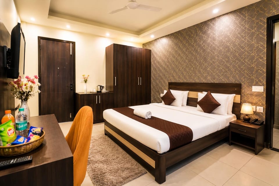 Bathroom, Bedroom