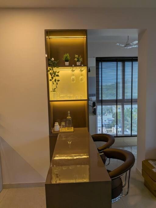 Modern Hill-View Studio • Work-Friendly • Pashan Apartment in Pune