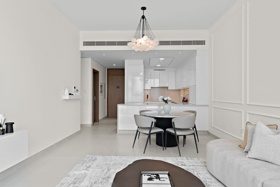 Kitchen or kitchenette, Living room, Seating area, Dining area