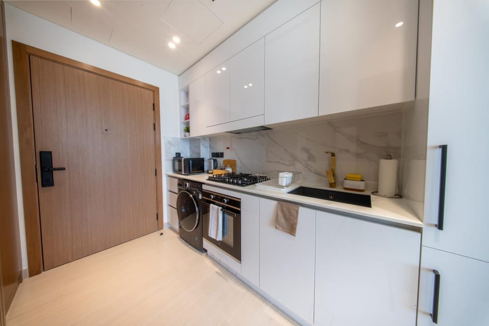 Binghatti Azure Studio I Pool & Gym I Couples Apartment in Dubai