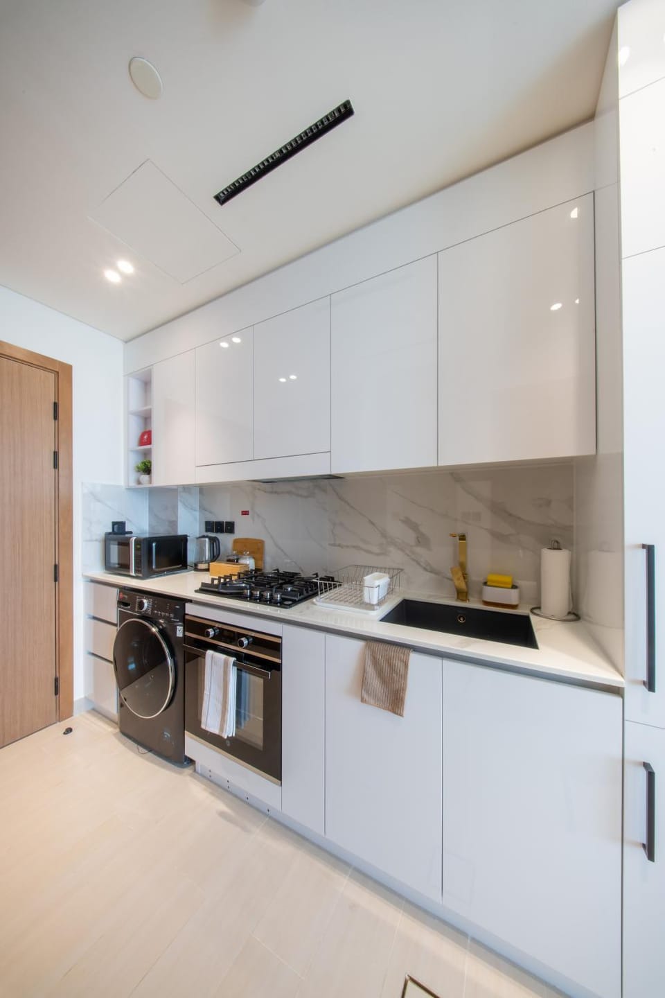 Binghatti Azure Studio I Pool & Gym I Couples Apartment in Dubai