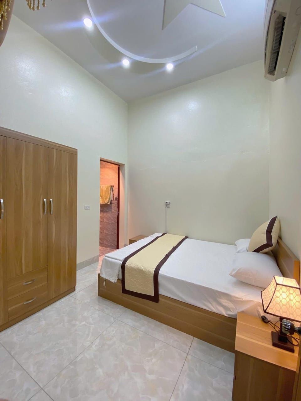 Bed, Photo of the whole room, Bedroom, wardrobe, air conditioner