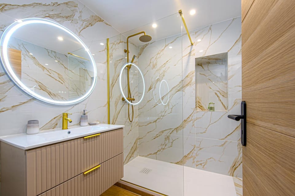 Shower, Bathroom, towels