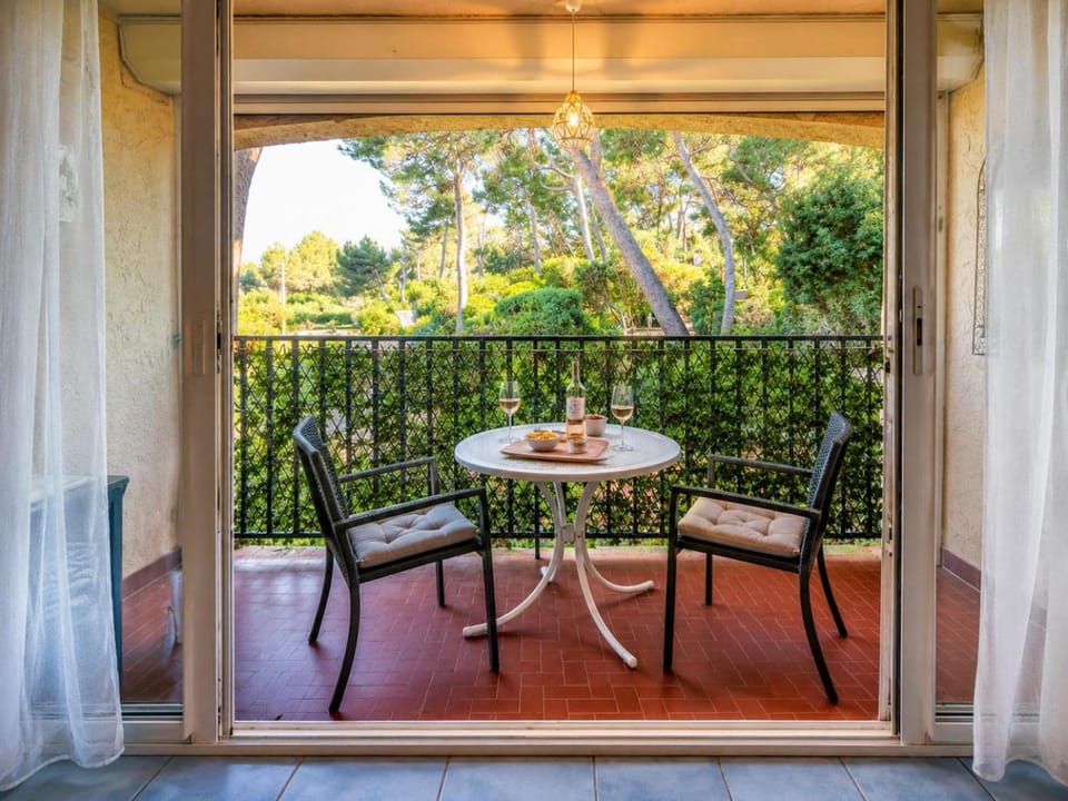 View (from property/room), Balcony/Terrace, Garden view
