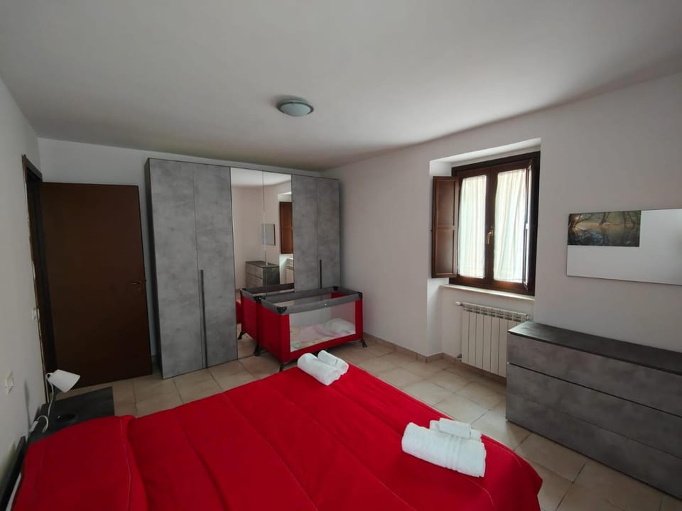 Bed, TV and multimedia, Living room