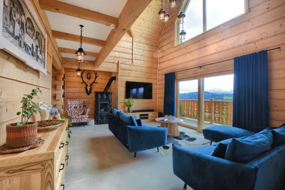 Natural landscape, TV and multimedia, Living room, Seating area, Evening entertainment, Mountain view