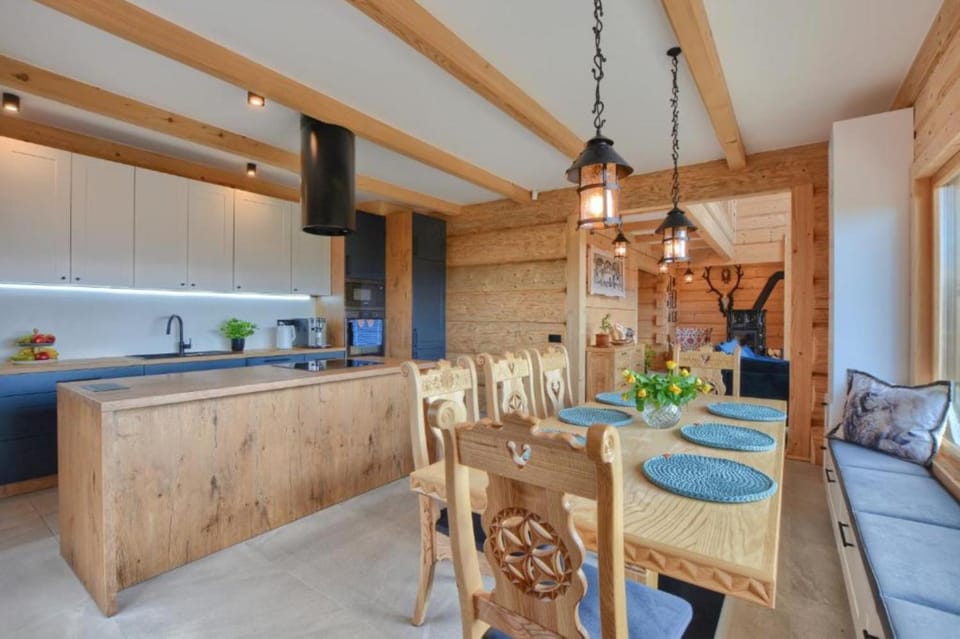 Kitchen or kitchenette, Living room, Seating area, Dining area, stove