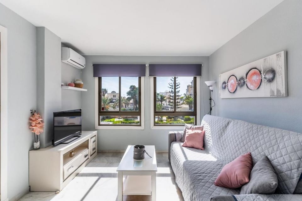 TV and multimedia, Living room, Seating area, air conditioner