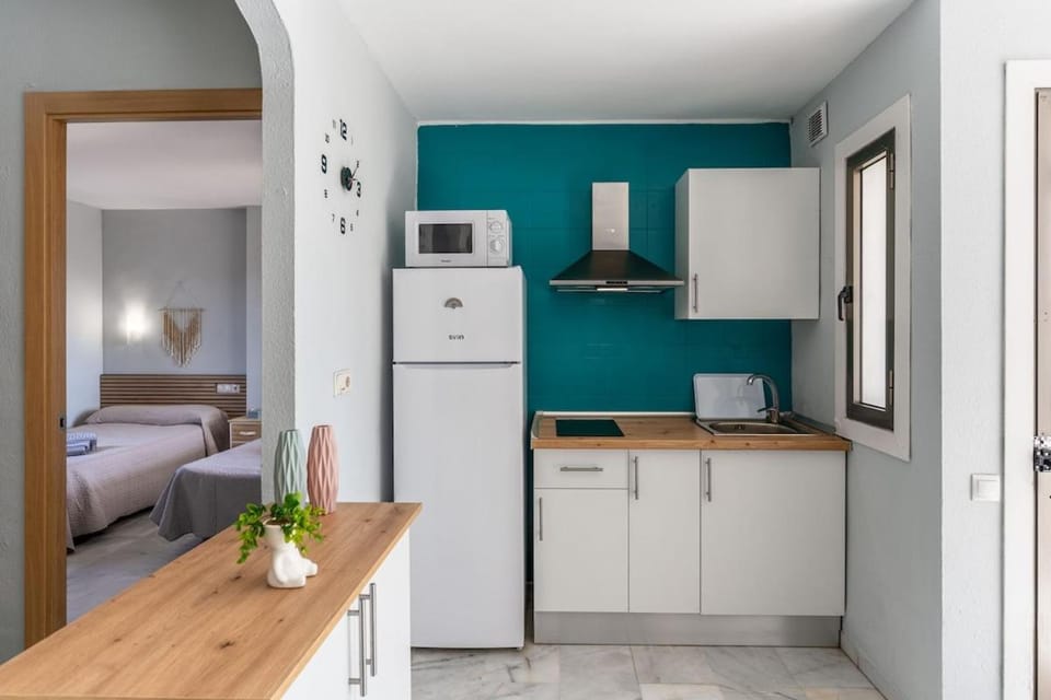 Kitchen or kitchenette, oven, stove