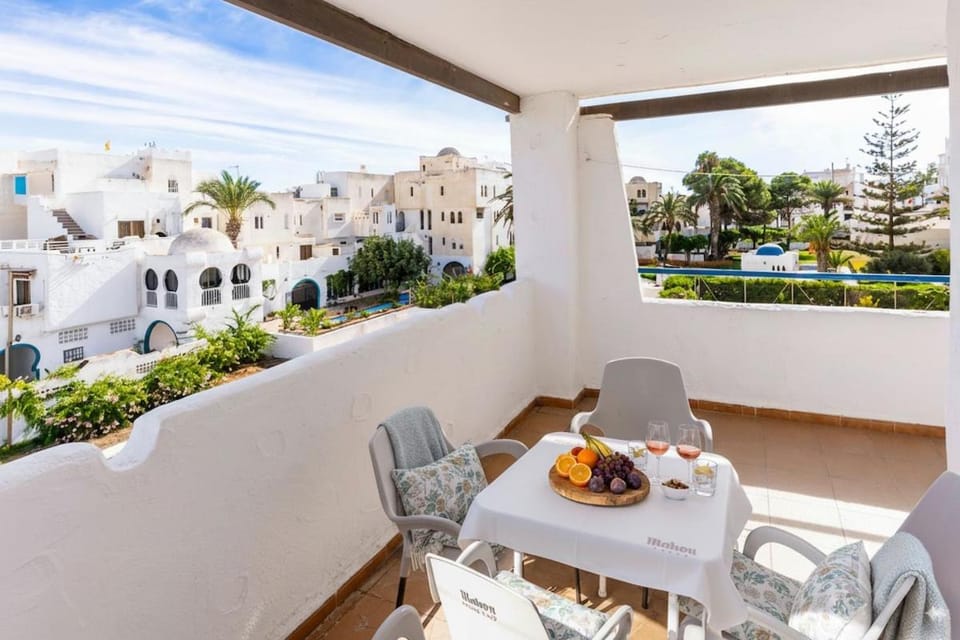 Day, View (from property/room), Balcony/Terrace, Living room, Dining area