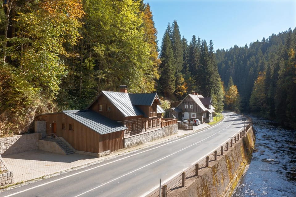 Property building, Neighbourhood, River view