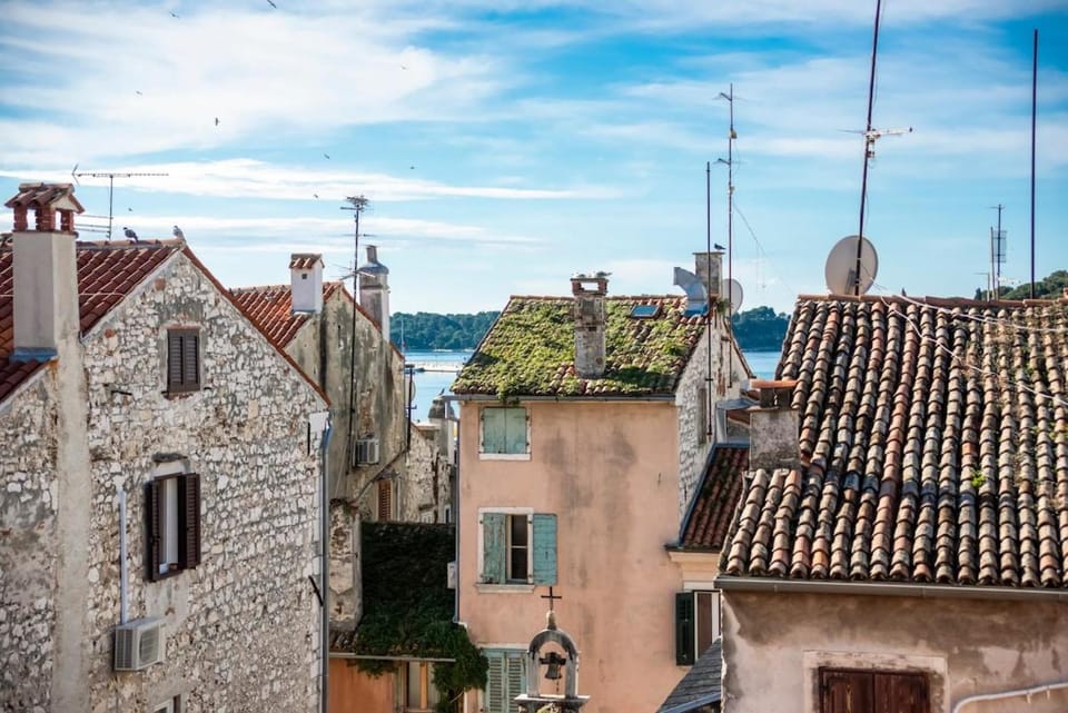 City view, Sea view
